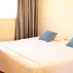 Ponta Grande 4*