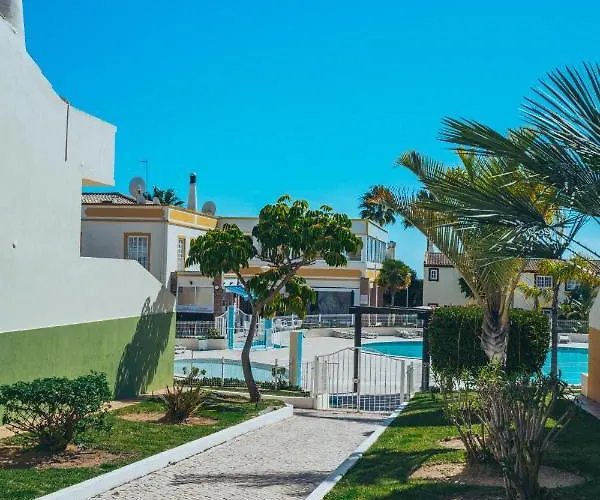 Ponta Grande 4*