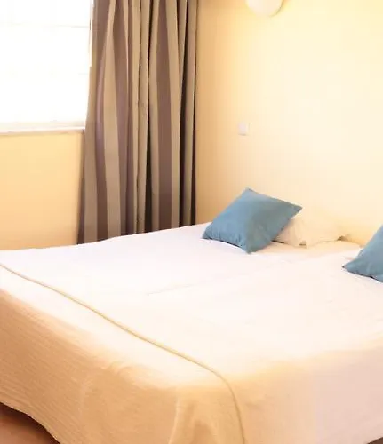 Ponta Grande 4*